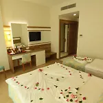 Merve Sun & 4* Σιντέ