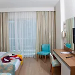 Merve Sun & 4* Σιντέ